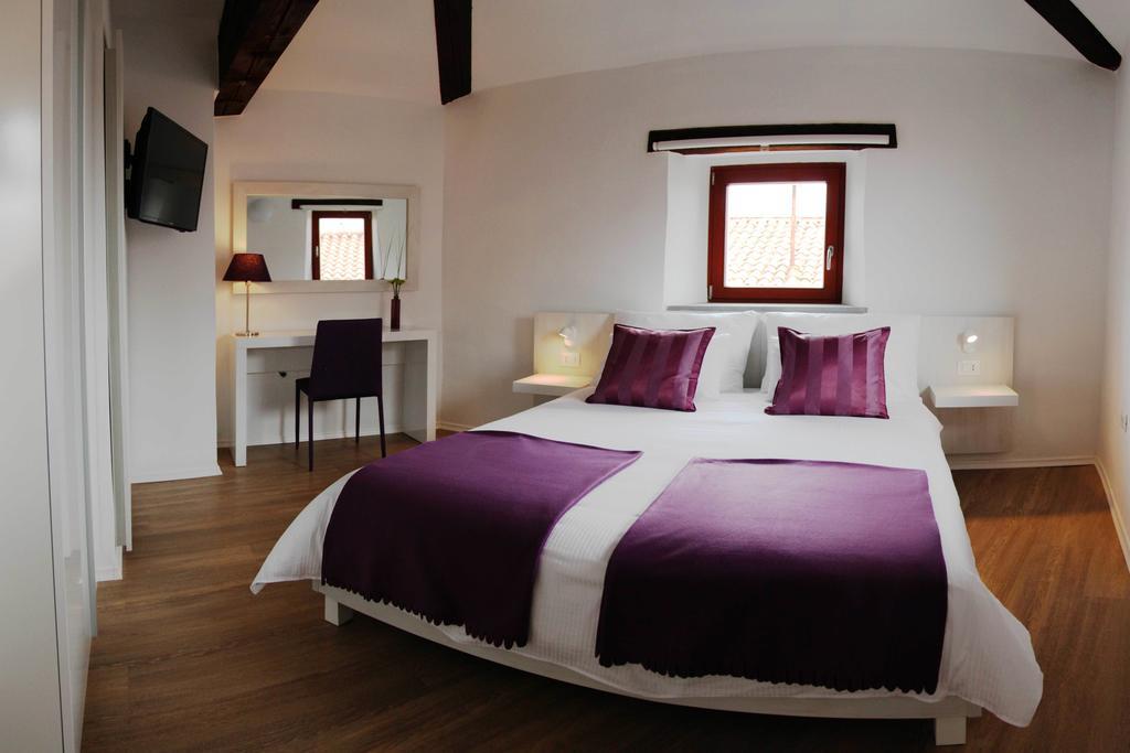 Boutique Hotel Dvor دوبروفو المظهر الخارجي الصورة