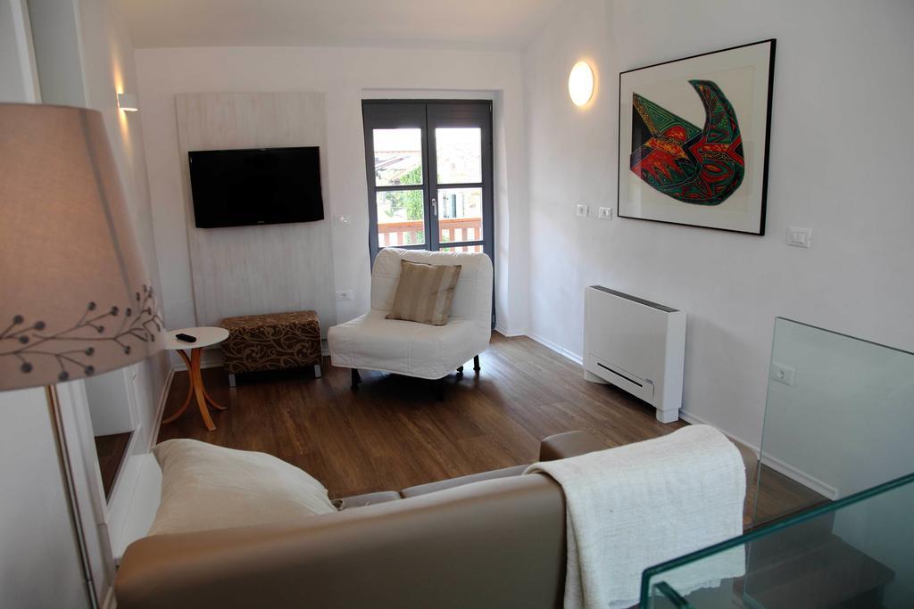 Boutique Hotel Dvor دوبروفو الغرفة الصورة