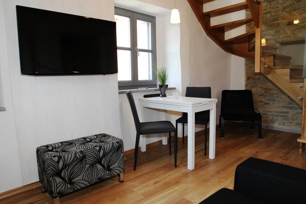 Boutique Hotel Dvor دوبروفو الغرفة الصورة