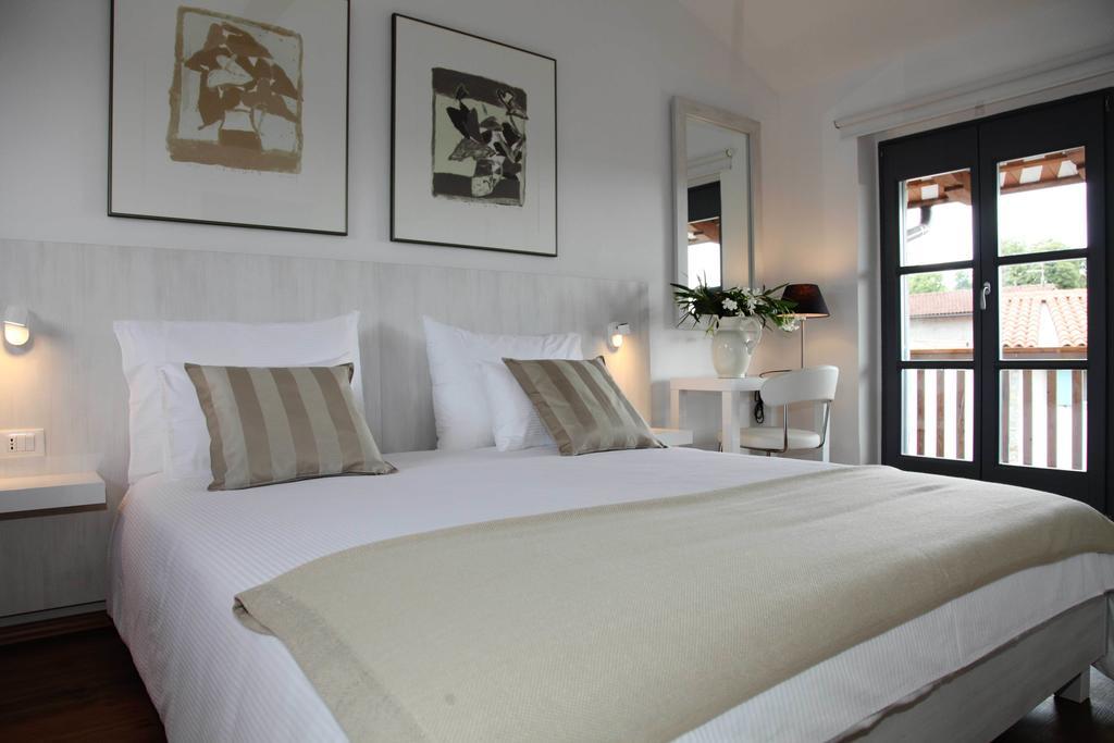 Boutique Hotel Dvor دوبروفو الغرفة الصورة