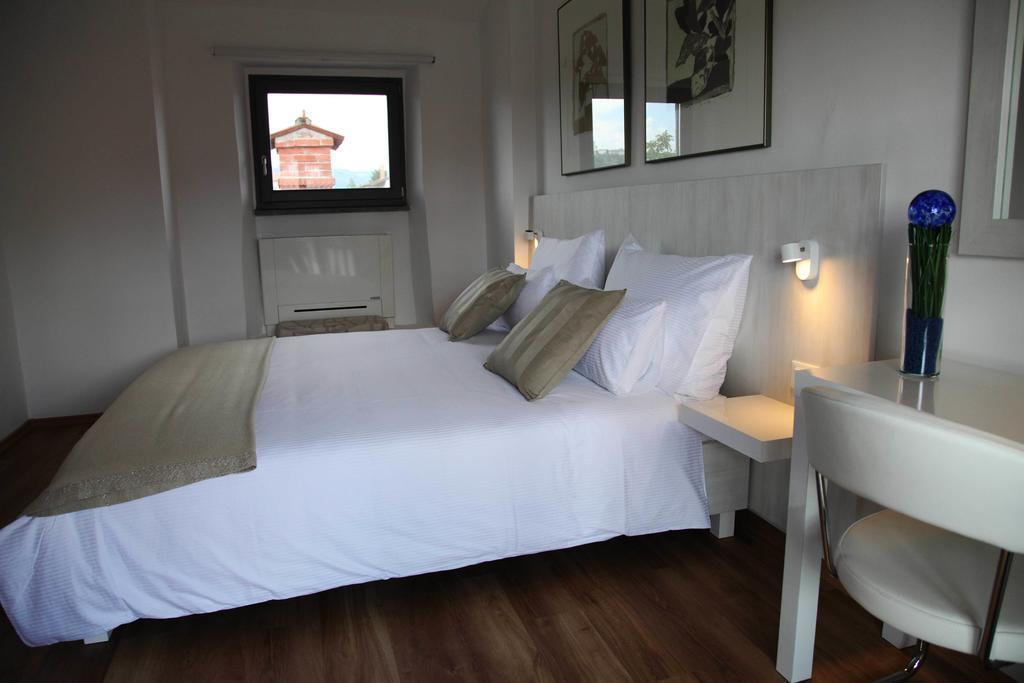 Boutique Hotel Dvor دوبروفو الغرفة الصورة